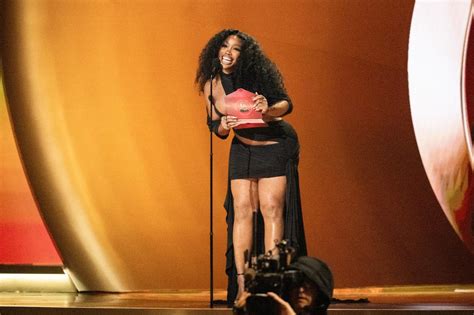 SZA on her booty enhancement: I treat my butt like a purse